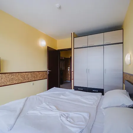 Apartament Family With Sea View & Pool In Zlatna Kotva Nisipurile de Aur