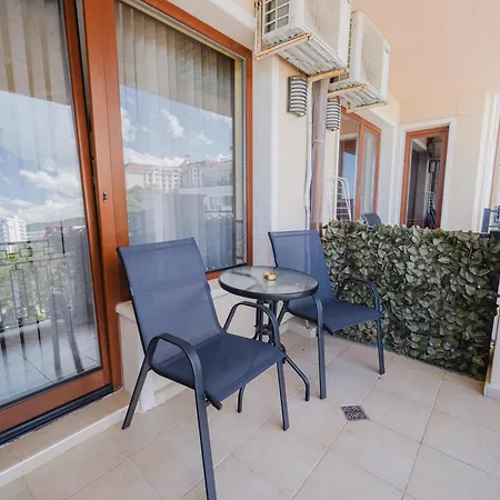 Family With Sea View & Pool In Zlatna Kotva Nisipurile de Aur